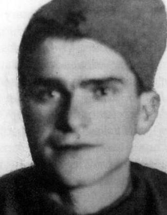 Pilipović Dajanović Boškan rođen je 1919. Njegovi roditelji, Ilija i Đuja, rodili su četiri sina a kćer ni od zakletve.