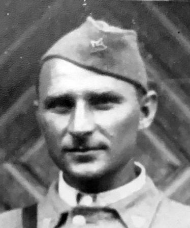 96 NIKICA PILIPOVIĆ DAJANOVIĆ Latinović Pero, sin Đurana Đuđe i Mike, rođen je 1918. u zaseoku Kula.