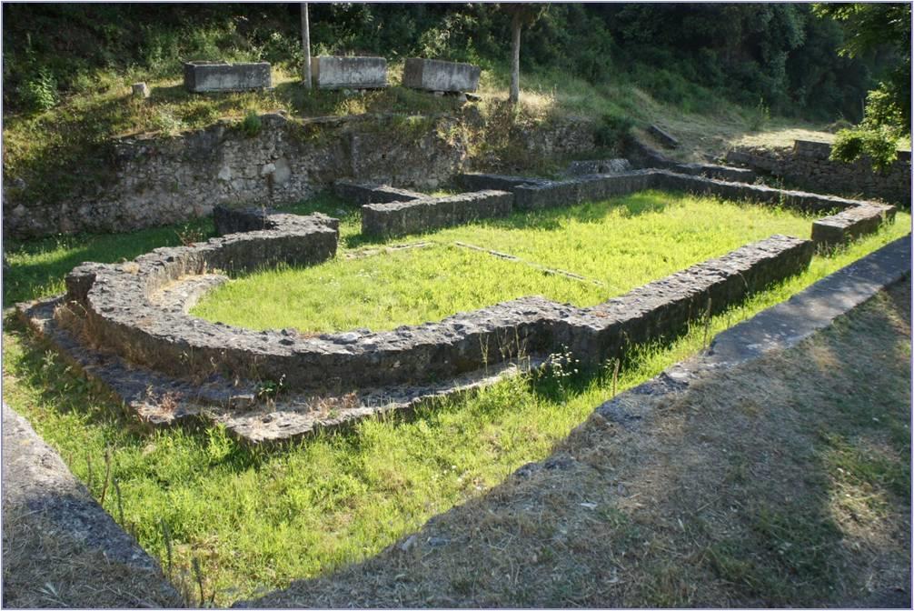 28 To je potkrijepljeno činjenicom da su pronađeni ostaci zgrada, bazena, mlinica, presa, velikih skladišta te brojni ulomci amfora, što pokazuje da su se ljudi bavili poljoprivrednom aktivnosti i