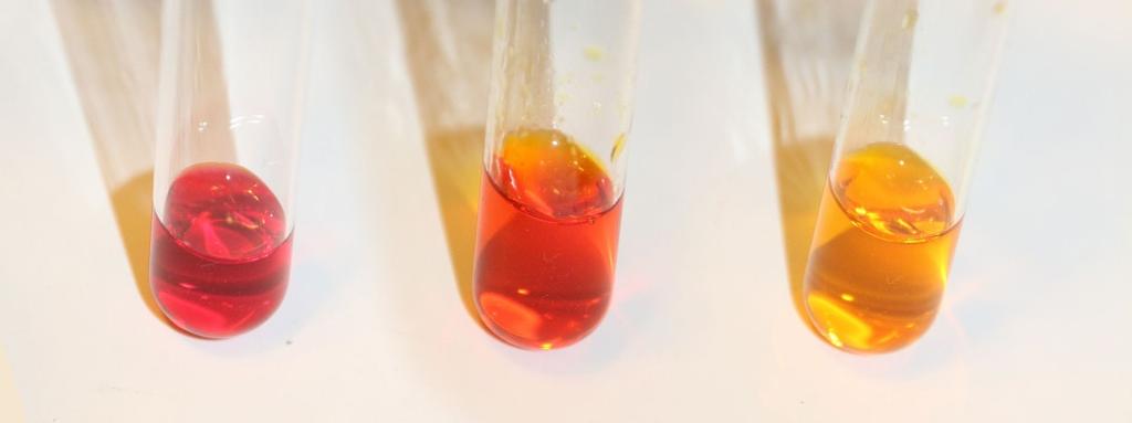 Slika 7: Obojenje metilnog crvenila pri različitim ph (preuzeto s https://en.wikipedia.org/wiki/methyl_red#/media/file:color.