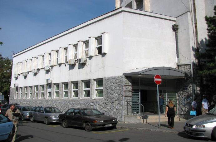 zgradi u Timočkoj ulici broj 15, dok se posebna odelјenja Višeg suda u Beogradu i to Posebno odelјenje (za organizovani kriminal) i Odelјenje za ratne zločine, nalaze u sudskoj zgradi u Ustaničkoj