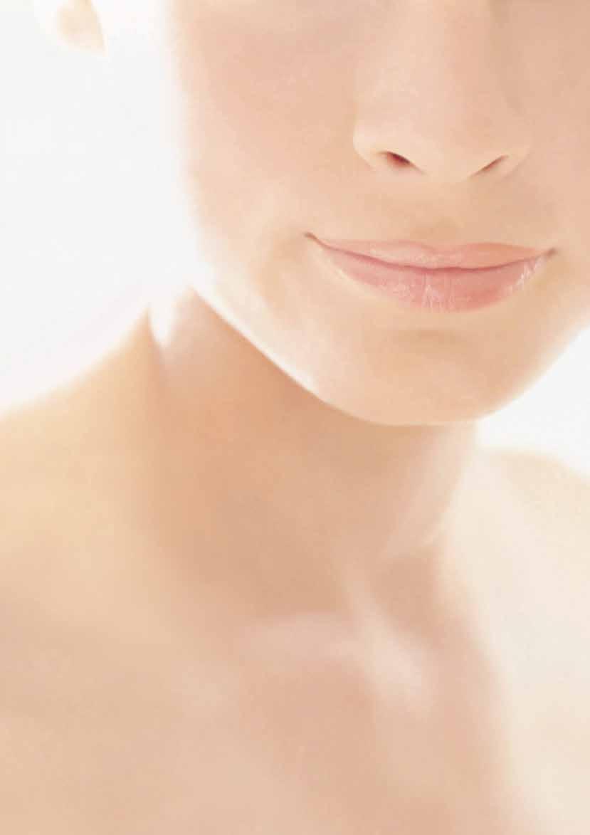 poboljšava aktivnost kože zdrav, blistav izgled ulepšava kožu štiti od UV zraka APROTIE CIRCE LIFT UP KREMA ZA LICE APROTIE CIRCE SMOOTH UP INTENZIVNI SERUM Žene još uvek traže savršenu