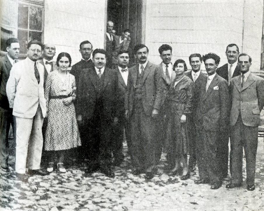 II 429458 Момчило Настасијевић (трећи с десна) са колегама, професорима Четврте мушке гимназије у Београду 1931.