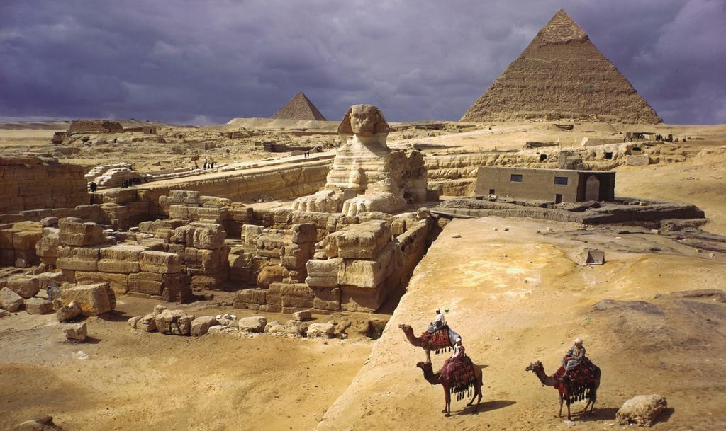 Diljem Egipta zabilježeno je 118 piramida, ali one na području Gize svakako su najpoznatije i najveće Korištenje vode iz Nila omogućilo je širenje grada prema pustinji patskih muzeja.