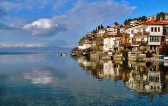 Upravo ovde su Sveti Kliment i Naum u 9. veku osnovali prvi slovenski univerzitet. Ohrid je u 10. veku postao prestonica Samuilovog carstva, a ohridski biskup nezavisni patrijarh.
