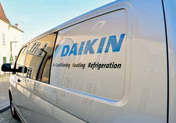 Originalni rezervni dijelovi, alati i oprema Rezervni dijelovi korišteni od strane Daikin servisa ili naše mreže servisnih partnera certificirala je tvrtka Daikin, što znači da se smanjuje opasnost