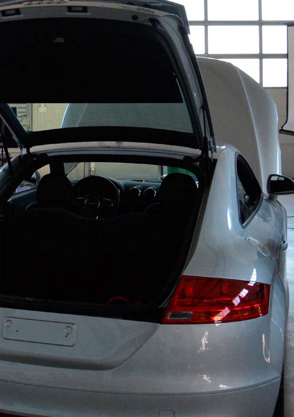 Volkswagen Golf Mk5 Auto u polupreseku kompletna zadnja instalacija izvucena na