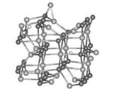приказане структуре γ- и η- алуминијум-оксида. Током загревања алуминијумоксида присуство катјонских вакансиja у овим фазама омогућава дифузију јона алуминијума при фазним трансформацијама [7].