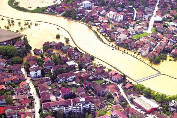 MOD BiH Obilježena godišnjica poplava Klizišta pokrenuta usljed nezabilježenih padavina u BiH, prošle godine, ostavilа su stotine porodica bez domova, dok je na hiljade ljudi moralo se skloniti u
