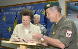 Princeza je potom razgovarala s general-bojnikom Luifom, kao i zapovjednicom NATO-a, brigadnom generalicom Giselle Wilz, o ulozi EUFOR-a i NATO-a u Bosni i Hercegovini.