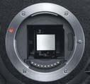 Kako brojni od aktualnih D-SLR fotoaparata s izmjenjivim objektivima koriste tradicionalne objektive 35 mm formata, vrlo su osjetljivi na gubitak oštrine, kromatske aberacije, sjene u kutevima.