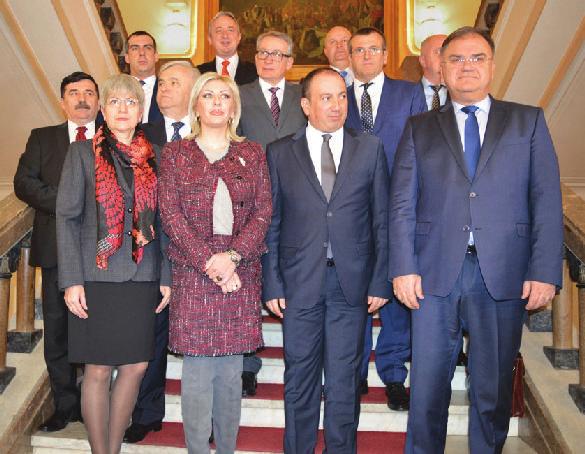 У Бањалуци одржана министарска конференција Западни Балкан и чланство у ЕУ Чврсто опредјељење за убрзање европског пута Представници парламената у БиХ усагласили су се током конференције да ће у