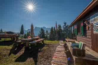 D dma i vrha vde staze d jezera Jasna u Kranjskj Gri a takđer i s druge strane, iz Nrdijskg centra Planica.