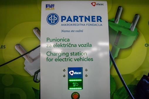 Partner MKF i Bingo otvorili punionicu za električna vozila Partner MKF u saradnji sa Bingo d.o.o Tuzla, u objektu BCC u Tuzli svečano je otvorio punionicu za električna vozila.