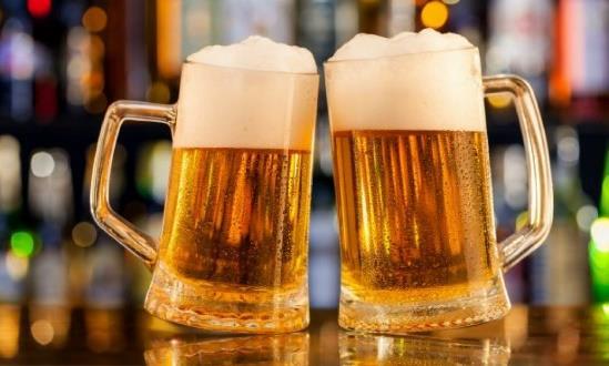 Pivo Beer / Birra Ožujsko 0,50 l 16,00 kn Karlovačko 0,50 l 16,00 kn Karlovačko 0,33 l