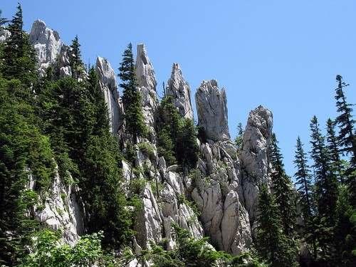 Strogi rezervati prirode Bijele i Samarske stijene u Gorskom kotaru Rožanski i Hajdučki
