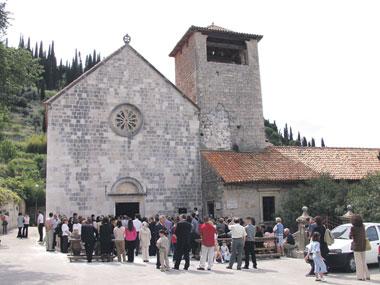 Monitoring građevinskih konstrukcija M. Rak i drugi 3.2 Monitoring na Crkvi sv. Jakova u Dubrovniku U lipnju 2003. godine na Crkvi svetog Jakova (slika 8.