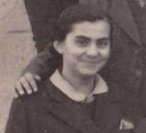 Јелена Јовановић Курепа (*1939) из познате породице Бајин, основну школу је завршила у Бежанији, а гимназију у Земуну.