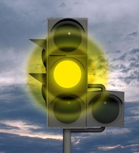 Svjetlosni saobraćajni znak žuto trepćuće svjetlo obavezuje sve učesnike u saobraćaju: 1 na najavu crvenog svjetla; 2 na najavu