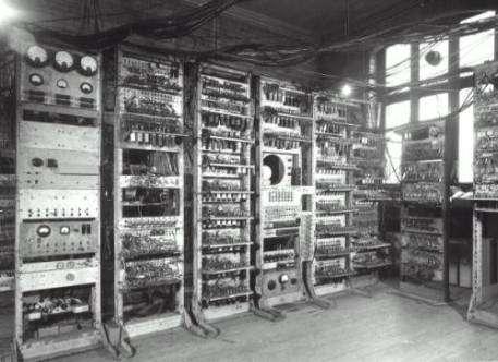 Računar EDVAC je završen 1949.