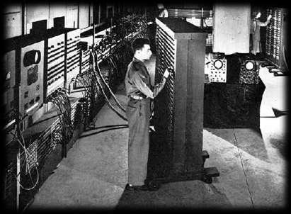 Početak komercijalne proizvodnje II. deo Prvi elektronski digitalni računari razvijani su za vojne potrebe. Godine 1946.
