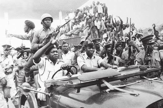 ubojstva oko tristo tisuća ljudi UGANDA 1971. Amin nakon vojnog udara za upravljačem svog terenca Bivša britanska kolonija Uganda stekla je neovisnost u listopadu 1962.