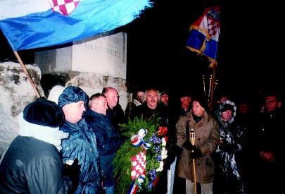peti put zaredom, organizirali jedinstveni doëek Nove godine - podno Kriæa na uπêu Vuke u Dunav u Vukovaru.