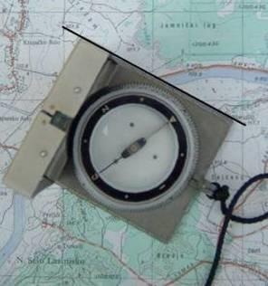 Mjerenje azimuta na karti kompasom Kod mjerenja azimuta na karti kompasom prvo moramo