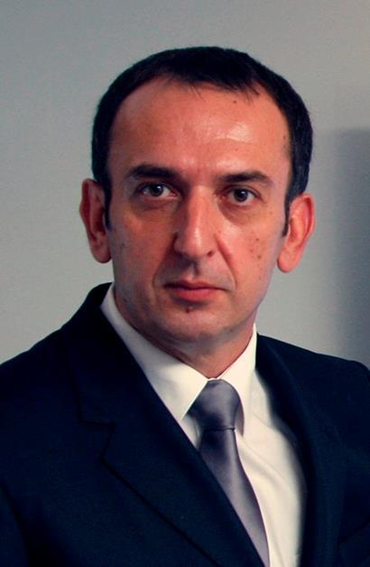 Vaš Persolog trener: Dragan Savic je strateški savetnik domaćih i multinacionalnih kompanija, trener, ključni govornik i predavač na brojnim meďunarodnim konferencijama na temu liderstva,
