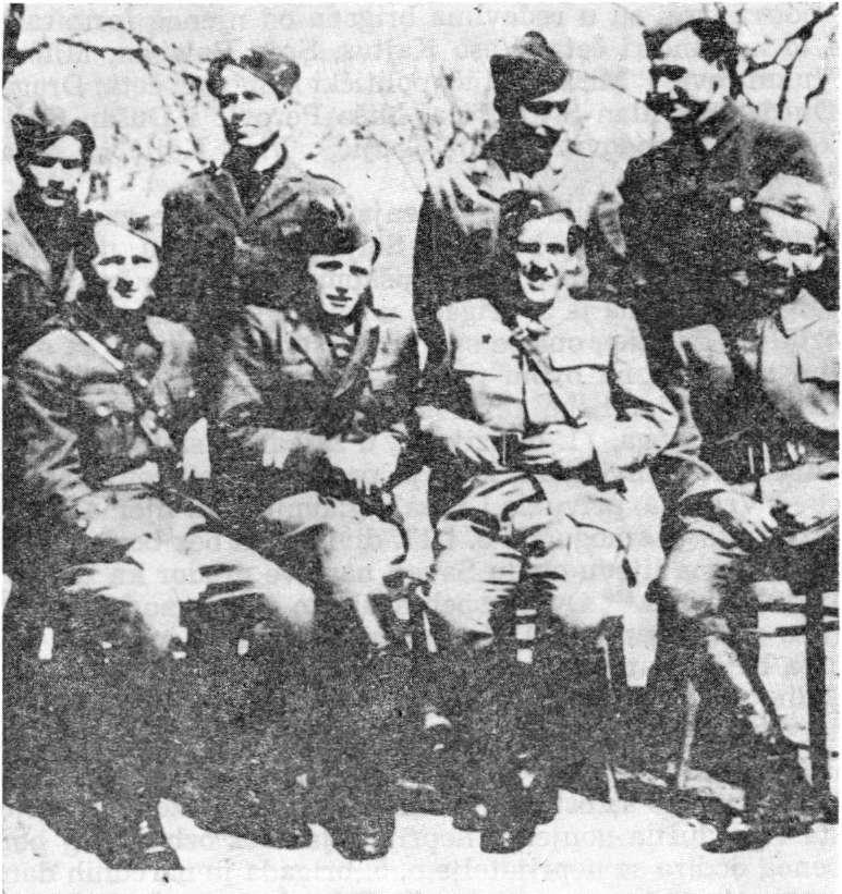 Posljednji snimak ratnog štaba 5 brigade, aprila 1945 Slijeva na desno u 1.