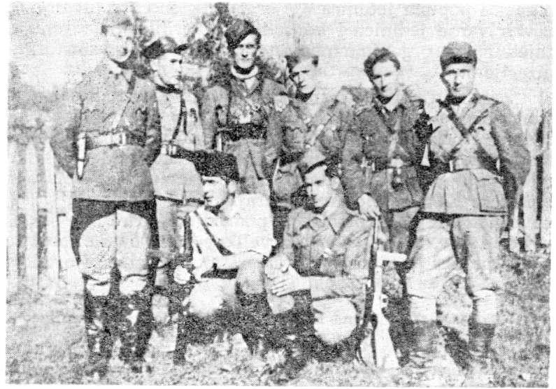 Maj 1943. na Kozari. Komandant 5. brigade Ranko Sipka sa grupom starešina jenik komandanta 1.