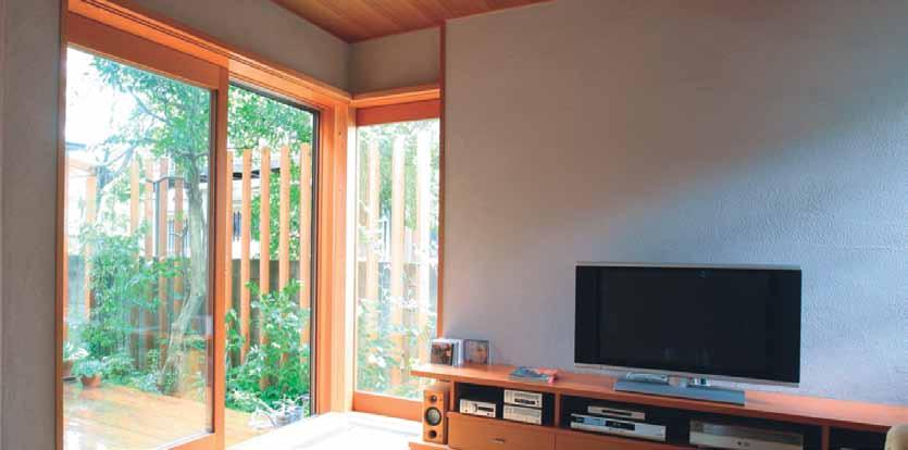 Max glass thickness up to 28 mm and weight per sash up to 300 Kg. Smooth and easy gliding thanks to inox rails.