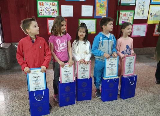 Stručna komisija je ocenila i rangirala najbolje radove koje je Rotari klub Kruševac nagradio prigodnim poklonima. Uručenje nagrada obavljeno je 27. aprila 2019. godine u kruševačkom pozorištu.
