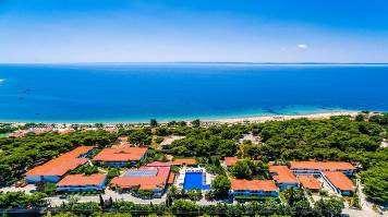 Psakudija Psakudija je danas rajsko mesto za odmor. Široka, peščana plaža proteže se u dužini od 4 km, na kojoj su poslednjih godina izgradjene lepe privatne kuće i mali porodični hoteli.