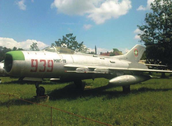 Dražen MILIĆ VOJNA POVIJEST 25 MiG-19 - prvi sovjetski nadzvučni lovac Do početka pedesetih godina XX.