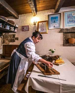 hr Radionice izrade tradicionalne istarske tjestenine (pljukanci, fuži, njoki) te izrade Pazinskog cukerančića/ Cooking workshops where you can learn how to make traditional Istrian pasta: pljukanci,