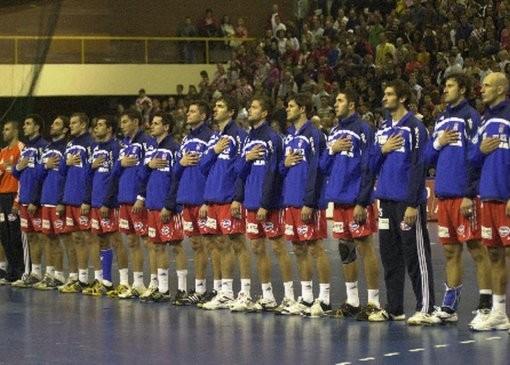 u Hrvatski su rukometaši na SP u Portugal 3. otišli kao autsajderi, a vratili su se na Trg Bana Josipa Jelačića pred. gledatelja sa zlatnom medaljom. Zlato su donijeli i godinu dana kasnije iz Atene.