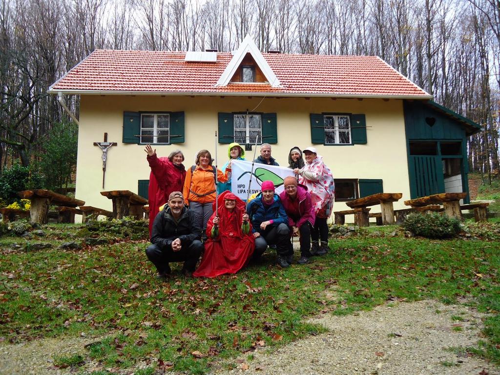 Izvješće s izleta u SAMOBORSKO GORJE Obilježje nedjeljnog dana, kad je održan planinarskog izleta u Samoborsko gorje, bilo je: kiša, sunce, jaki vjetar, magla, debeli sloj lišća pod nogama, ponegdje