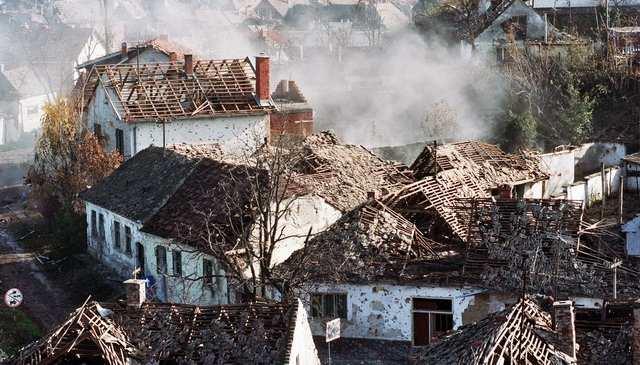 Bitka za Vukovar Osamostaljenjem Hrvatske 1991. godine došlo je do agresije Srbije na Vukovar i Hrvatsku. Bitka za Vukovar započela je 25. kolovoza 1991.