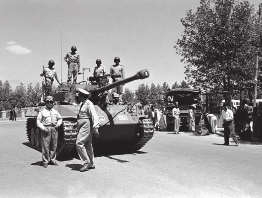 Iranska vojska na ulicama Teherana Iranske zalihe nafte brzo su nakon otkrivanja zapele za oko europskim kompanijama, tako da je već 1901.
