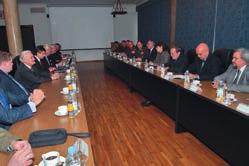 U uvodnom obraćanju ministar Vukelić je istaknuo kako Republika Hrvatska sa zadovoljstvom očekuje predstojeći samit NATO-a, na kojemu će se potvrditi uspješnost nastojanja i sveobuhvatnih reformi što