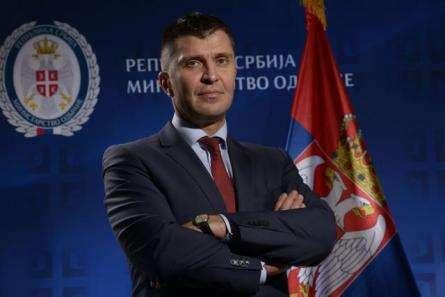 "Danas krećemo sa 33 vida različite finansijske i nefinansijske pomoći koja će se zasnivati na tri stuba", rekao je Sertić.
