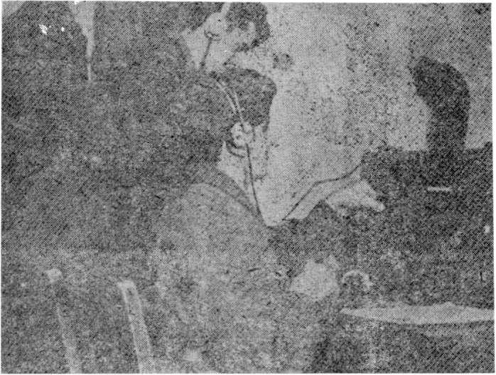 102 MILAN INĐIti Radio-telegrafisti 4. KNOU divizije u radu za vrijeme borbi na Travniku oktobra 1944. godine Han-Kumpanije zatvarale pravce koji vode prema Travniku.