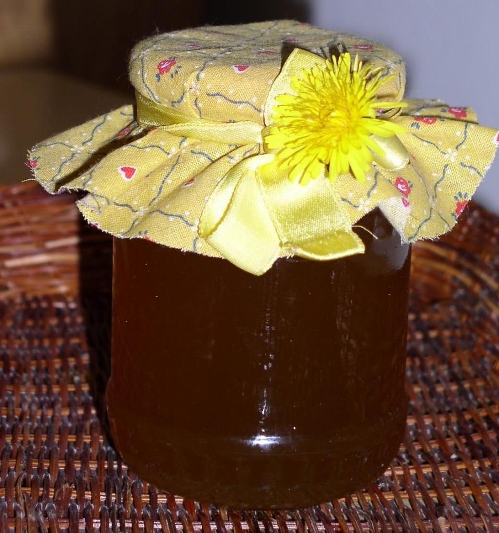 Med bez pčela Med iz cvijeta maslačka Sastojci: 2 šake otvorenog cvijeta maslačka Maknemo zelene dijelove cvijeta. Zagrijemo 1 l vode. Ostavljamo cvijeće u vodi 24 sata. Drugi dan cvijeće ocijedimo.