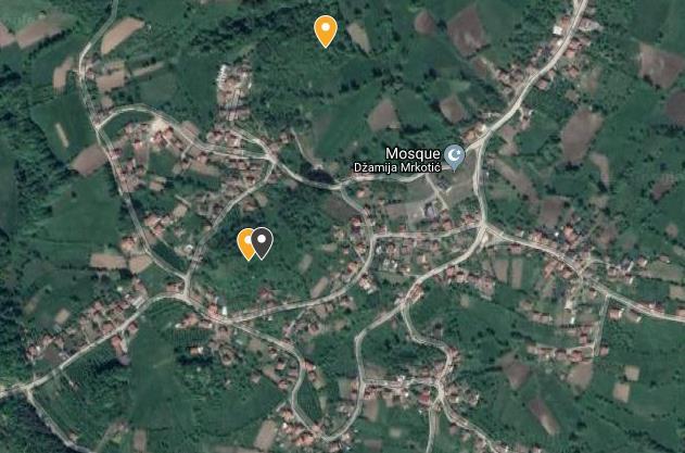 Ovo naselja se nalazi i na starom put Teslić Tešanj, koji spaja dvije doline još od davnina.