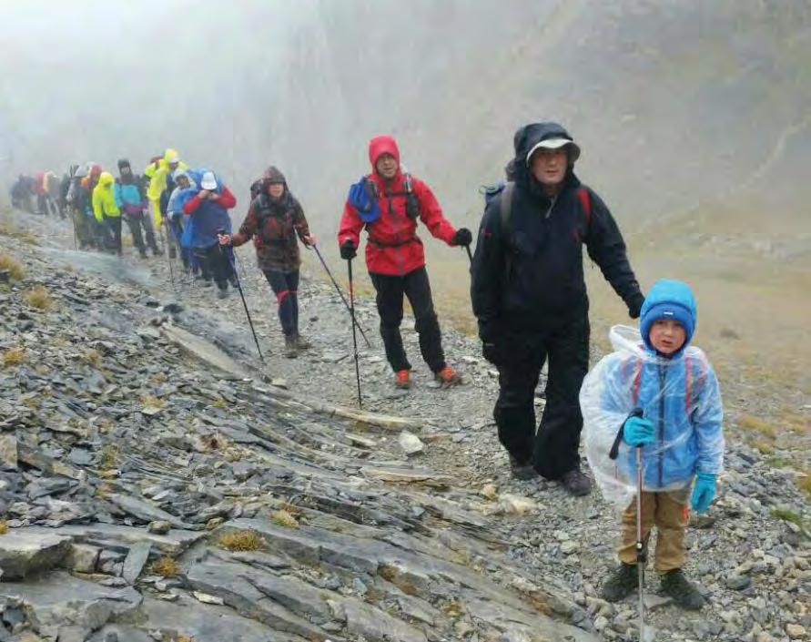 Staza do visine 2800 metara do vrha Skala (2863m) smo se popeli relativno brzo do 10,00 časova. Sa tog mjesta staza se račva u dva pravca prema dva vrha.