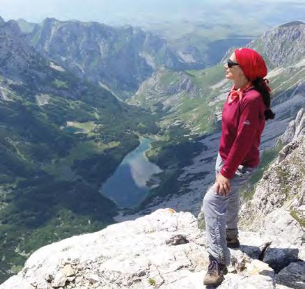 Za nas koji se nađemo u žaru igre običan svijet se gotovo sasvim ukida skoro da nestane. Nastupa momenat potpunog prisustva tjeloduše igrača. Nešto što je gotovo začuđujuće... Ugodno i sveprožimajuće.