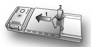 Punjenje spremnika za deterdžent Spremnik za deterdžent nalazi se unutar vrata (slika A 2 ). Ako je spremnik zatvoren, pritisnite poklopac (A) za otvaranje.