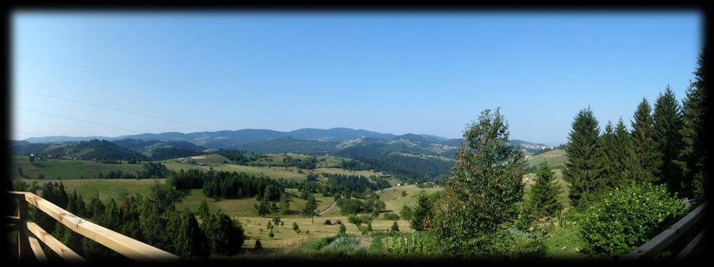 Слика бр.13. Поглед на Златар и Тичје поље Извор: www.serbianoutdoor.com Највећи део планинског венца се налази на територији општине Нова Варош, са типичним крашким рељефом.