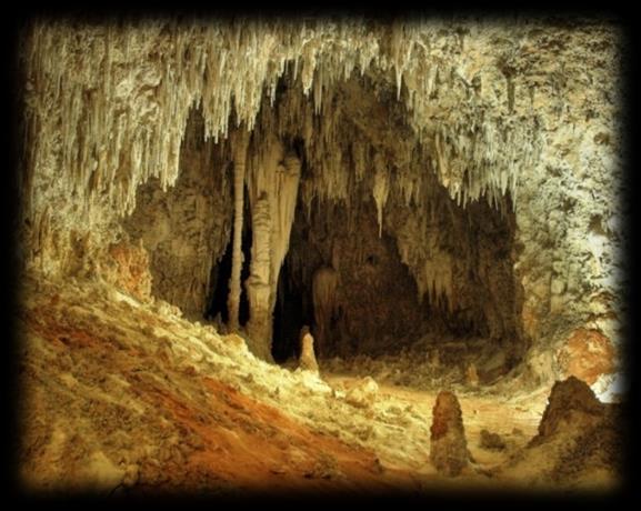 Пећине су бројне, и по величини варирају од поткапина до највећег до сада познатог пећинског система у Србији, Ушачког пећинског система.